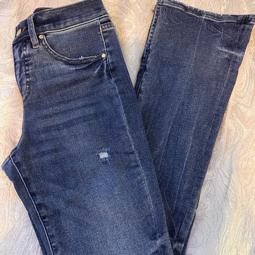 Express skyscraper mid rise jean.